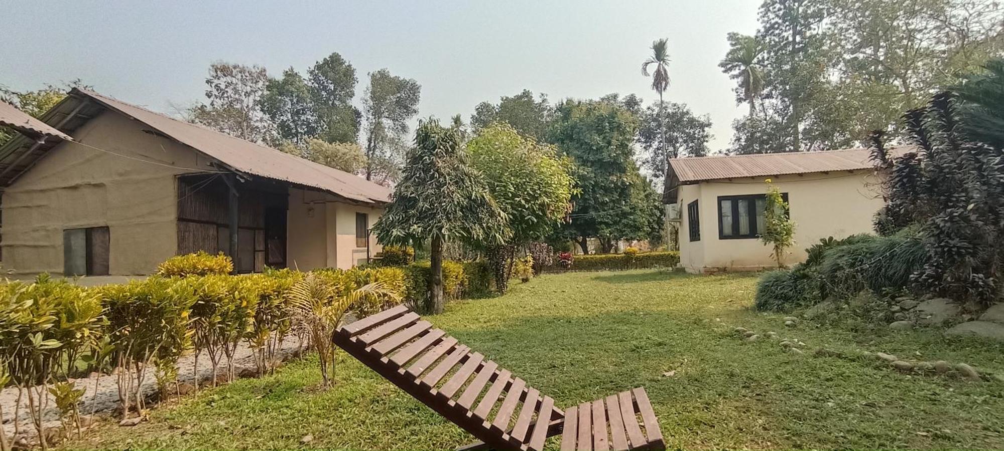 Hotel Tharu Garden And Beer Bar Chitwan Exteriér fotografie