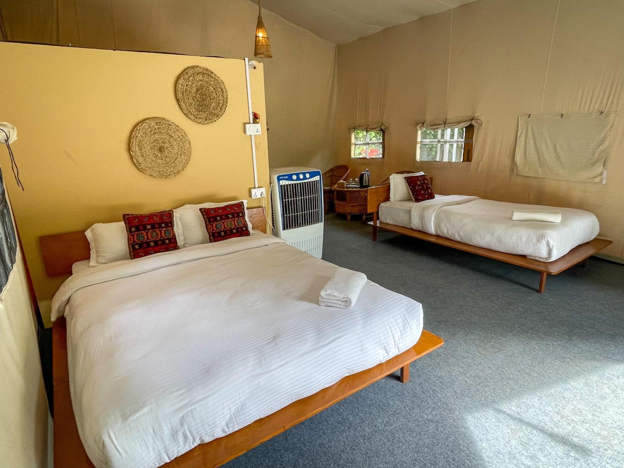 Hotel Tharu Garden And Beer Bar Chitwan Exteriér fotografie